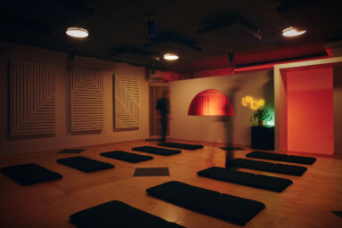 Lobe Studio in Vancouver, CA is the first 4DSOUND system in North America. Visual identity designed by FAY.